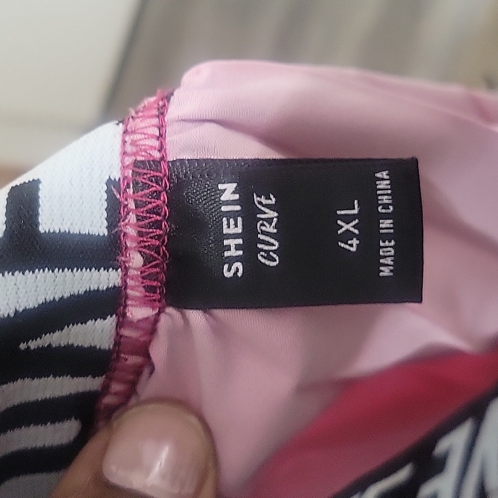 PLUS SIZE  SHEIN PLEATED SKIRT - Picture 3 of 3